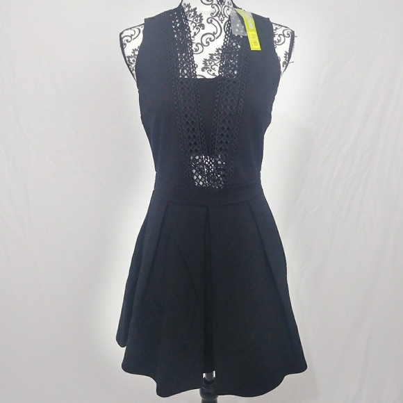 Gianni Bini Dresses & Skirts - NWT Gianni Bini Black Sleeveless Dress